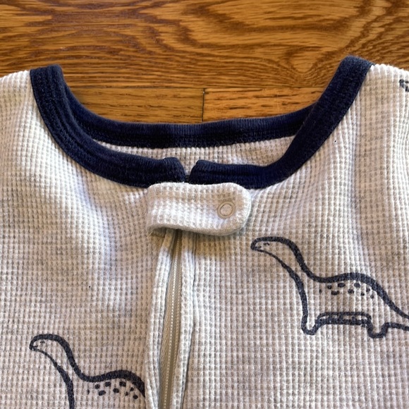 Carter’s One Piece Zip Up Pj’s - Picture 4 of 5